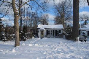 Luxury 1835 Cottage. Free Parking.Right in historic centre and near Shaw Theatre, Niagara-On-The-Lake