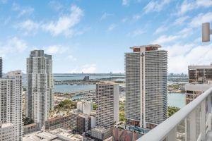 Modern High-Rise Escape in the Heart of, 1 Bed & 1 bath Hotel, Miami