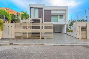 Elegant & Cozy 4BR Home / the Best Location In STI Apartments, Santiago
