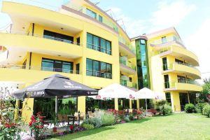 Family Hotel Eleven Moons, Ravda
