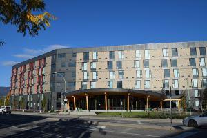 Residence & Conference Centre - Apartments, Kelowna