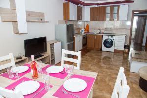 Top center nearby to the sea garden and beaches with parking free Hotel, Bourgas