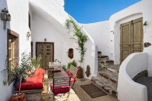 Santorini Vista Legacy Retreat - Live the history, wake to the view! Hotel, Pirgos