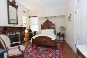 Elegant Victorian Suite Near Boutique Shops - Charming Historic Retreat Mini-hotel, Washington