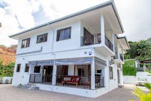 Mount Simpson 2-Beds Sleeps 4 5 Mins to Beach Hotel, Bel Ombre