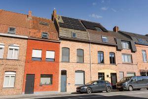 Huswell - House Tilo: A Blend of Heritage, Scenery, and Comfort for 8 Guests, Ieper