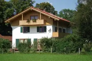 Sunny, spacious & fully equipped, castle views, close to lake/beach, restaurants Hotel, Fussen