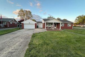 Cozy Corner House 9 min walk from Motor Speedway!, Indianapolis