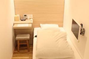 Executive Spa & Capsule Wellbe - Caters to Men Hostel, Fukuoka
