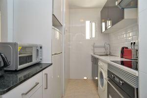 7 Mins from The Beach, Shared Pool Free Wifi Hotel, Torrevieja