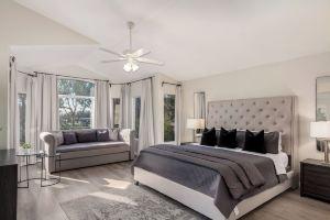 Luxurious 6-Bedroom, 3 Bathroom with Heated Pool Sleeps 18!, Chandler