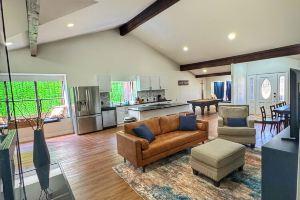 Spacious & Game room in 15 min to Airport& downtown Dallas, Irving