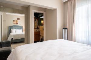 Flat w Sea View Balcony 3 Min to Marina Apart-hotel, Cesme