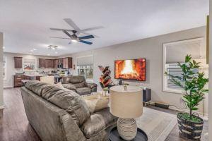Traveling worker-ready Transitional Modern Home! Apartments, Fort Wayne