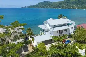 VallonEnd Beachfront villa with excellent view