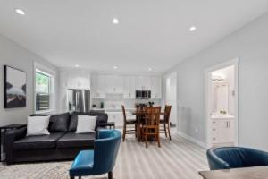 New and spacious suite close to town, attractions and hospital Apartments, Duncan