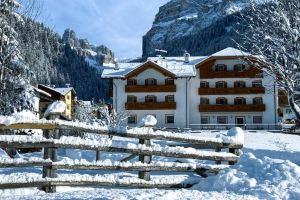 Albergo Hotel, Canazei