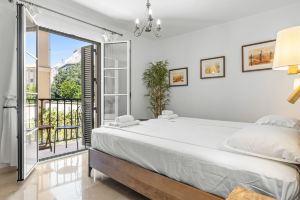 Stunning Central Apartment by Costarentals - Mal05, Malaga