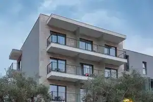 Hotel Eleven, Petrovac