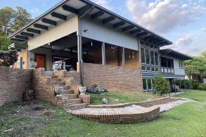 Mid-Century Modern Luxury. Sleeps 12. Pool Table and Ping Pong Table. Hotel