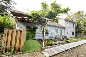 3 Bedrooms Cottage W LAKE VIEWS, beside waterfront trail and steps from beach, Barrie