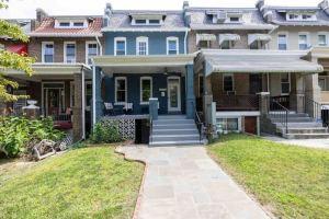 Historic NW DC Rowhome + Hot Tub 5 bed/3.5 bath Apartments, Washington