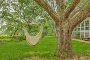 Ruschmeyers #8 - Queen Hotel, Montauk