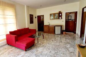 Beautiful Bungalow with Shared Outdoor Pool Cottage, Cha-Am