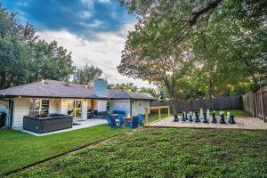 The Hideaway Hot Tub and Firepit Hotel, Austin