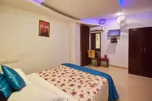 FabExpress Le Emrald Residency Hotel