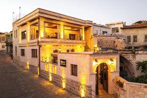 Library Cave House, Ortahisar