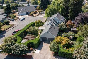 Charming home with pet-friendly garden space and new hot tub! Apartments, Eugene