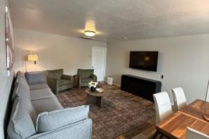 Historic Main Street Apartment B in Utah, Panguitch