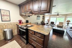 Stylish Oasis with Riverfront Views and Gourmet Kitchen - Serene Getaway Hotel, New Braunfels