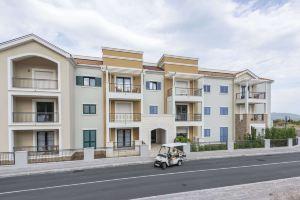 Lustica Apartments Central, Radovic