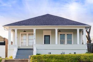 Restored 1930s Uptown Bungalow 2 Min. to Magnolia Cottage, Waco