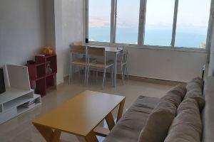 sunshine rooms- Public transportation every few minutes to the city center/beach, Tiberias