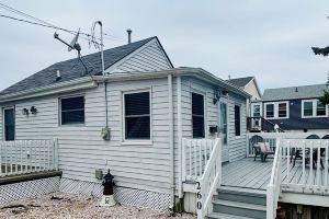 Beach House with 2 Beach Badges, 1 Block to the Beach, Boardwalk, and Shopping, Seaside Heights