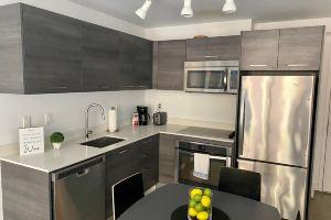 Modern Condo in Prime Downtown – Sleeps 3 Apartments, Miami