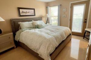 Beach Front 2B 2B. Elegant Top Floor End Unit On Desirable Hotel, Clearwater Beach