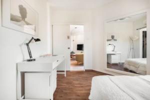 Ramat Hasharon Duplex Rooftop Oasis with Shelter Hotel, Herzliya