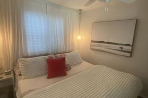 Unobstructed Ocean Views ! A Beautiful Getaway Hotel, Montauk