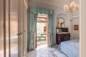 La Finestra Sul Mare Hotel, Ischia Town