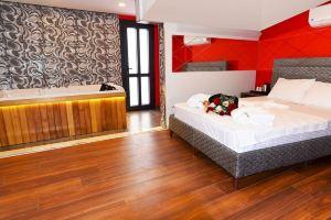Renk Karşıyaka Hotel, Izmir