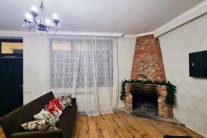 Entire 3 Bedroom Cottage for up to 8 people at Skii Resort and in Nature., Bakuriani