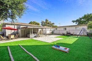 Hot Tub & King Bed - 8Min from Airport, Beach & DT - Massage Chair Hotel, Miami