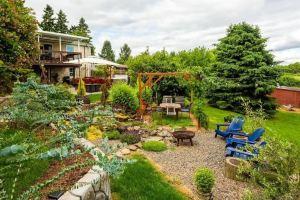 Garden Oasis in the City Hotel, Vancouver