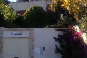 In villa center, air-conditioned, T3 80 M2 terrace /garden + parking 4/5 people, Cassis