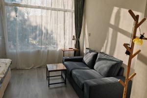 Studio Modern Furnishing space with a comfortable, 4min drive station., Breda
