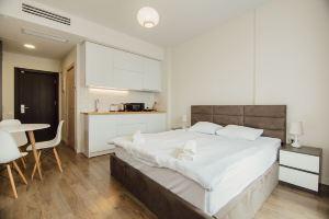 ROION Luxury apt with Pool (B1502) Apartments, Batumi